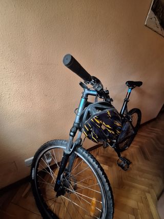 Bicicleta Rockrider 5.2 montaña
Regalo casco