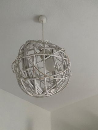 Lámpara mimbre blanca