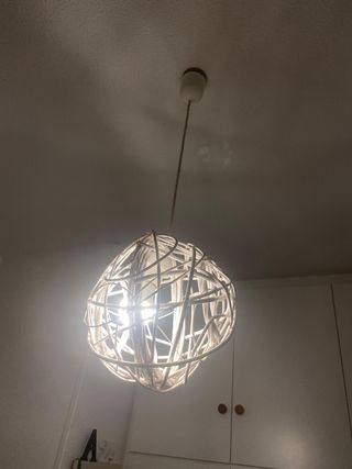 Lámpara mimbre blanca