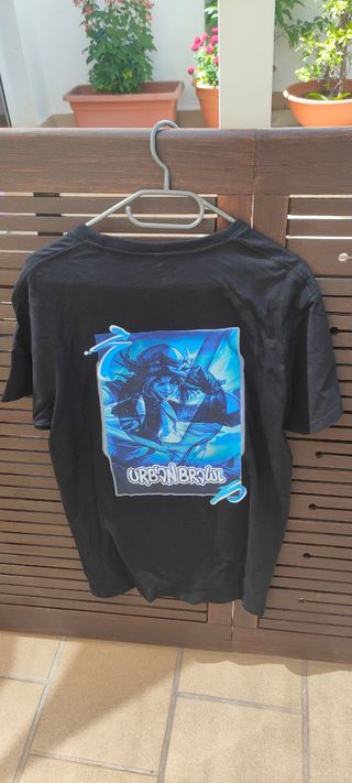 Camiseta Urban Brawl - Negra y Azul
