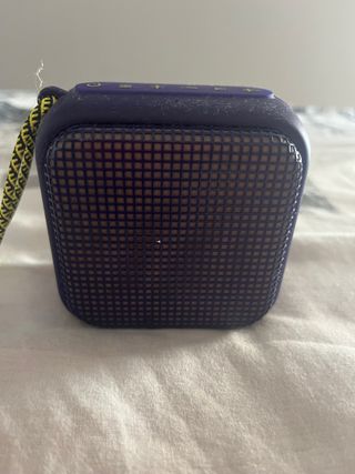 Altavoz Bluetooth portátil morado