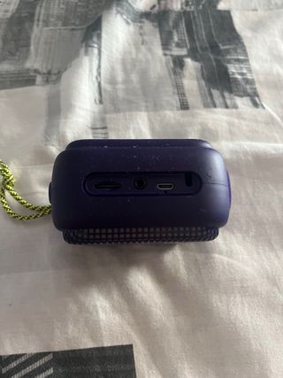 Altavoz Bluetooth portátil morado