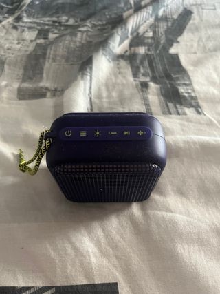 Altavoz Bluetooth portátil morado