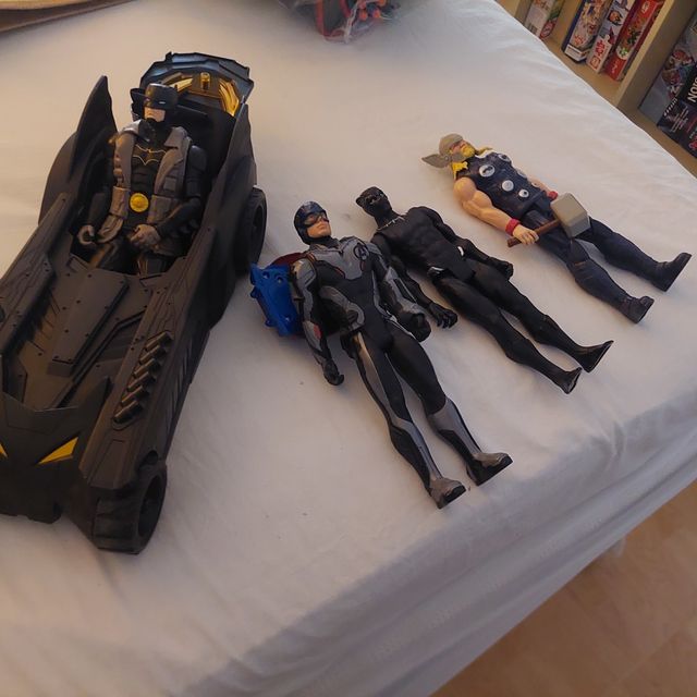 Superhéroes Marvel: 4 figuras mas batmovil