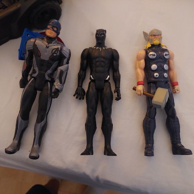 Superhéroes Marvel: 4 figuras mas batmovil