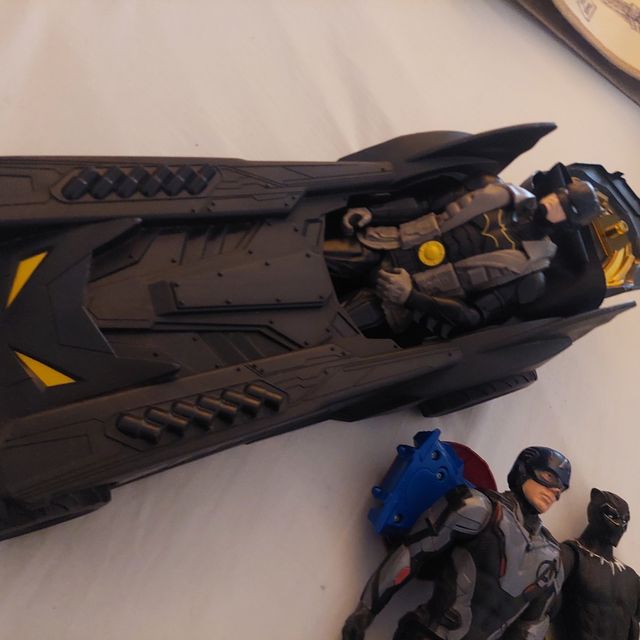 Superhéroes Marvel: 4 figuras mas batmovil