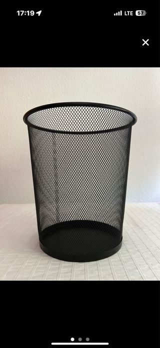 Papelera metálica negra