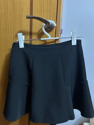 Falda negra skater