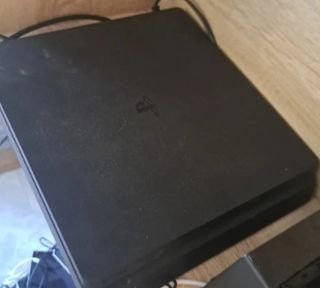 PS4 (PlayStation 4) Negra - Con Cables