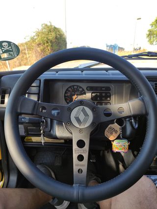 Volante deportivo Momo Renault 5