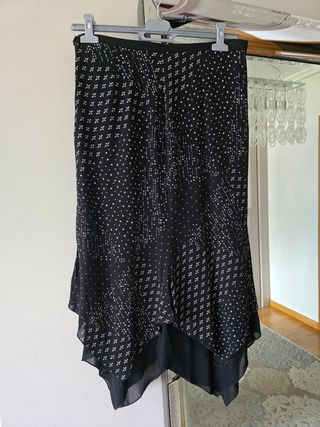 Falda negra asimétrica gasa