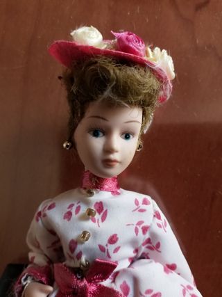 4 Muñecas porcelana vintage