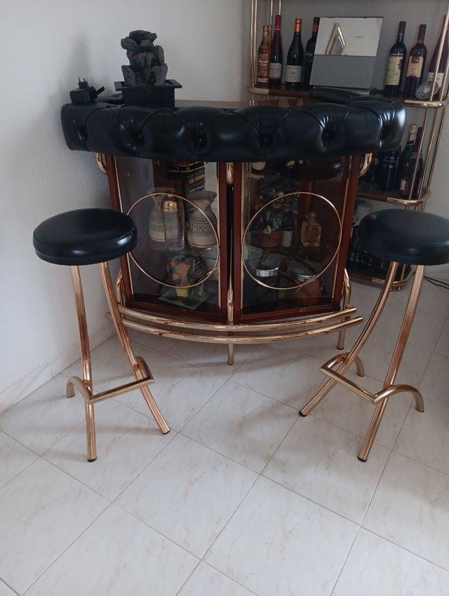 Barra bar de madera y cuero