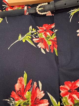 Pantalón vestir estampado flores