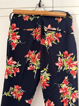 Pantalón vestir estampado flores