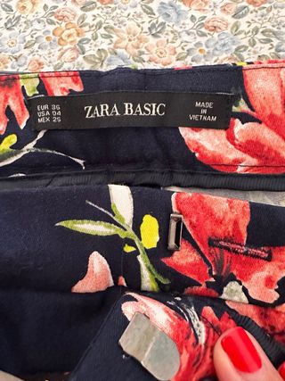 Pantalón vestir estampado flores