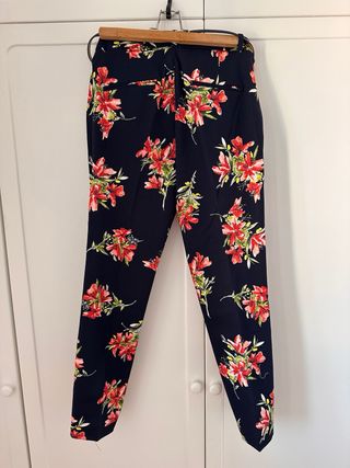 Pantalón vestir estampado flores