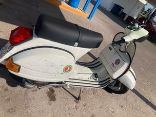 Vespa P200E intermitentes clásica