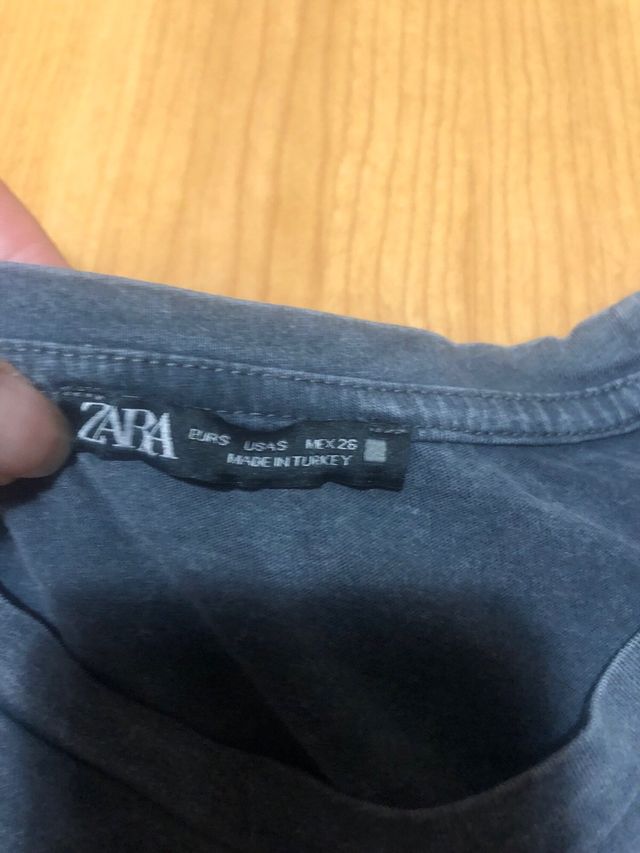 Camiseta Zara azul estampada