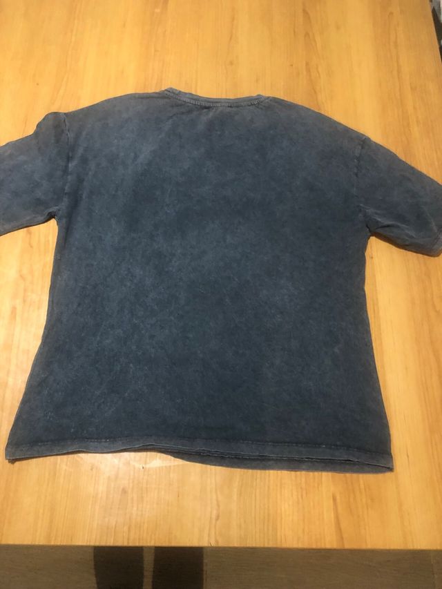 Camiseta Zara azul estampada