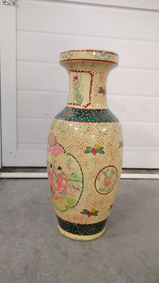 Jarrones cerámicos y de vidrio