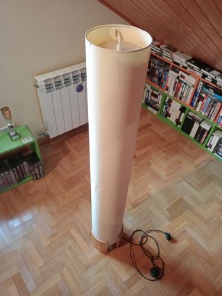 Lámpara de pie papel y madera