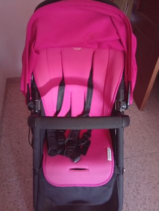 Bugaboo Camaleón 3 fucsia y también negro .