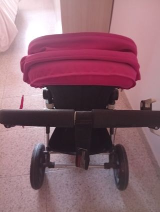 Bugaboo Camaleón 3 fucsia y también negro .