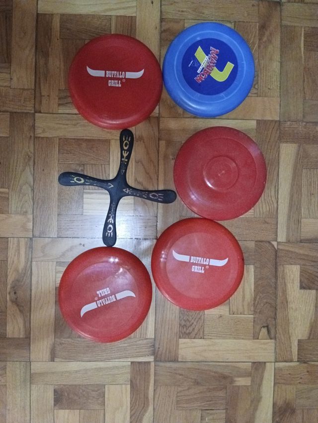 3 Frisbees + Boomerang
