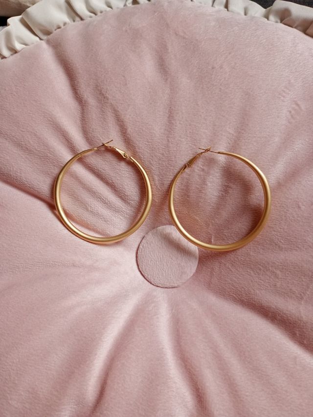 Donó Aros dorados grandes - Bisutería