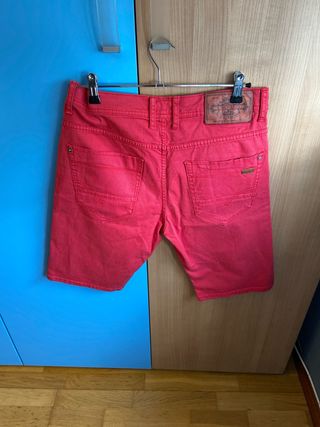 Bermuda roja - Pantalón corto