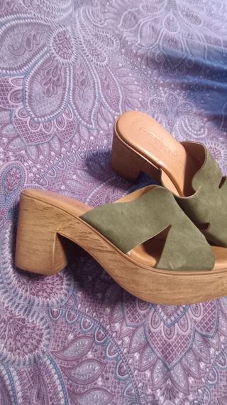Sandalias cuña color verde oliva