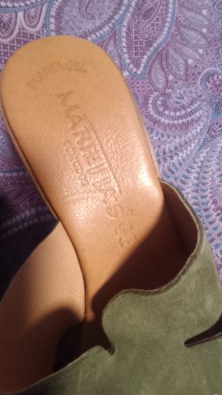 Sandalias cuña color verde oliva