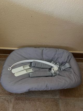 Stokke newborn colgador juguete y anticaida