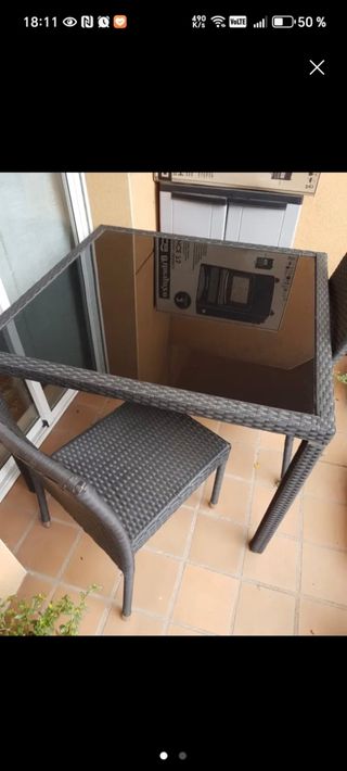 Mesa balcón negra mimbre y cristal