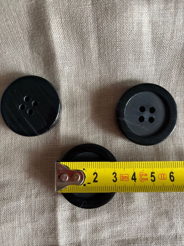 3 bottoni blu grandi