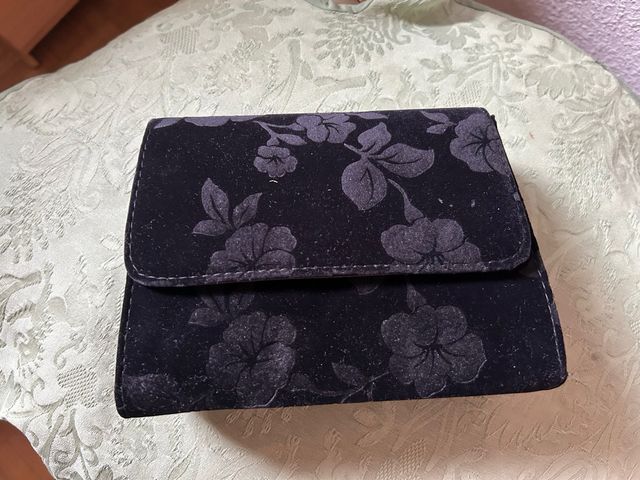Bolso terciopelo negro flores