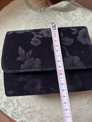 Bolso terciopelo negro flores
