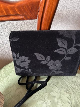 Bolso terciopelo negro flores