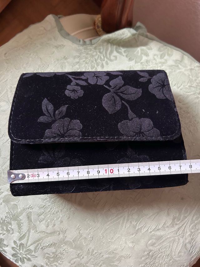 Bolso terciopelo negro flores