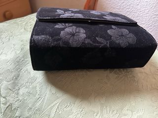 Bolso terciopelo negro flores