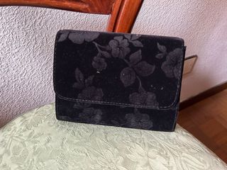 Bolso terciopelo negro flores