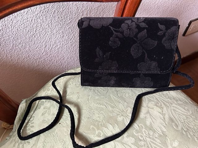 Bolso terciopelo negro flores