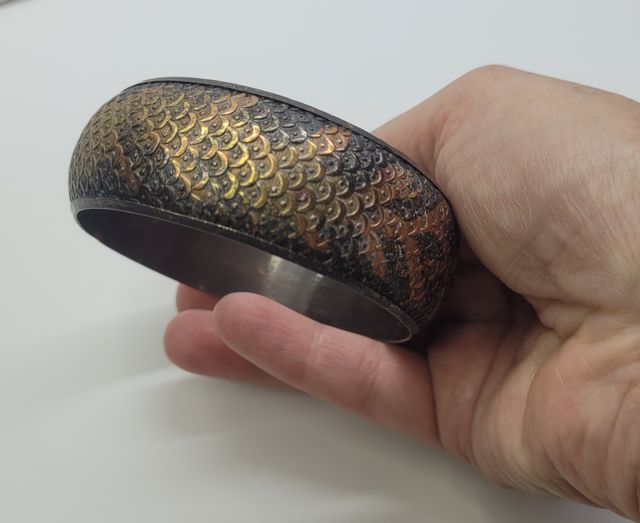 Pulsera marrón y dorada