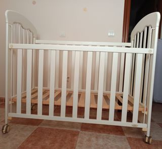 Cuna bebé + colchón
Cuna 90€
Colchón 30€