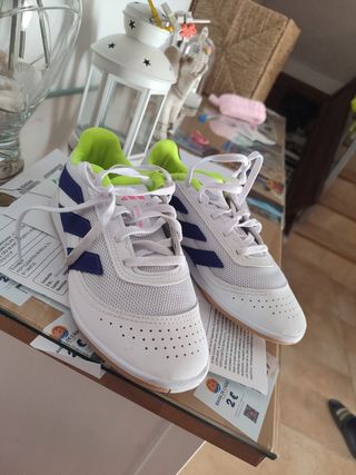 Zapatillas Adidas blancas y azules
