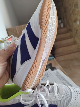 Zapatillas Adidas blancas y azules