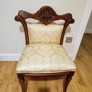 Butaca madera estilo clásico