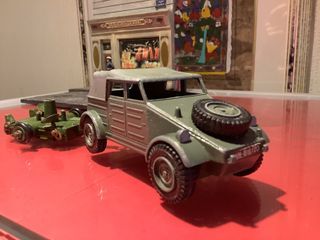 Coche militar VW KDF Dinky + remolques