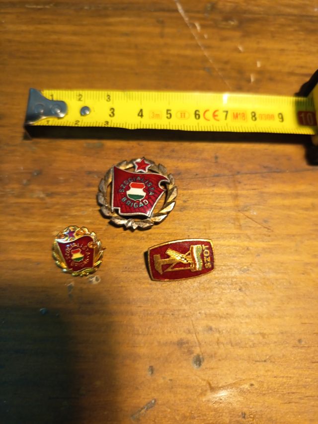 3 Pins época comunista Hungría